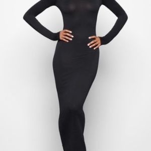 SKIMS Smooth Lounge maxi crew neck dress, M